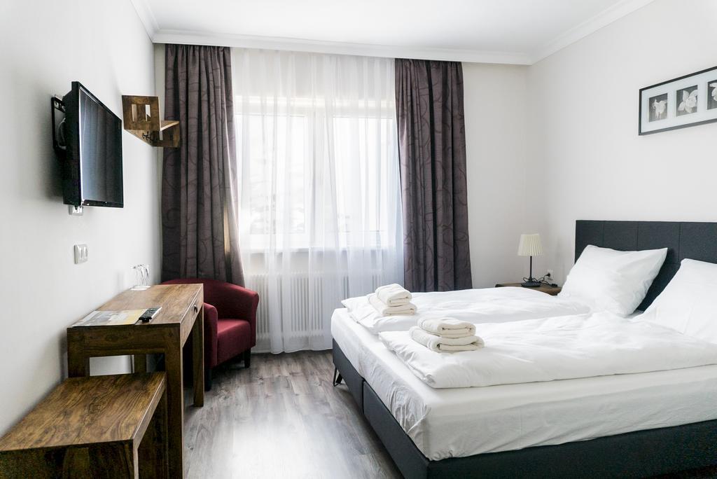Pension Zum Meridianstein Гмюнд Екстериор снимка